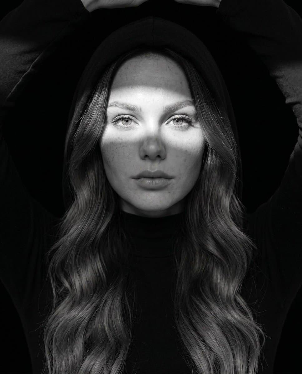 Monochrome Portrait AI Image Prompts reference 2